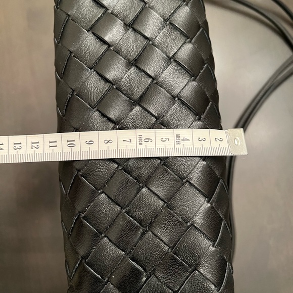 Bottega Veneta Medium Loop Camera Purse - Picture 7 of 16